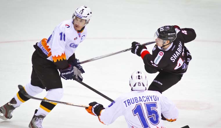 хоккей трактор выиграл. трактор металлург мг. шайба хк трактор. трактор металлург мг 0 6. трактор металлург магнитогорск.