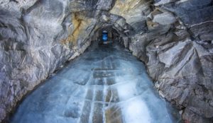 Тайны подземного мира. В глубине Уральских гор нашли ледяные реки