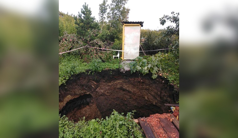 Под ногами земля