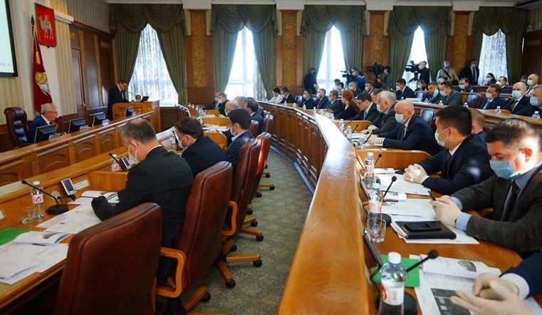 Очная встреча. Депутаты ЗСО Челябинской области собрались на первое заседание