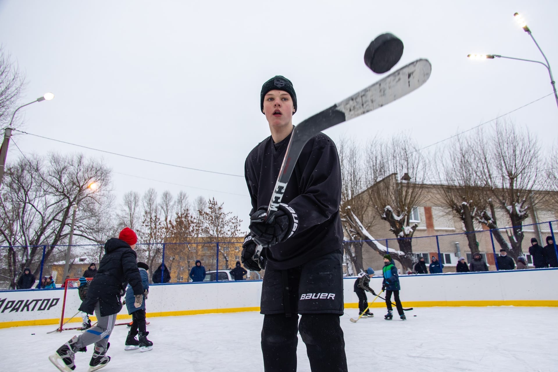 Новую ледовую площадку в Челябинске открыли звезды хоккея