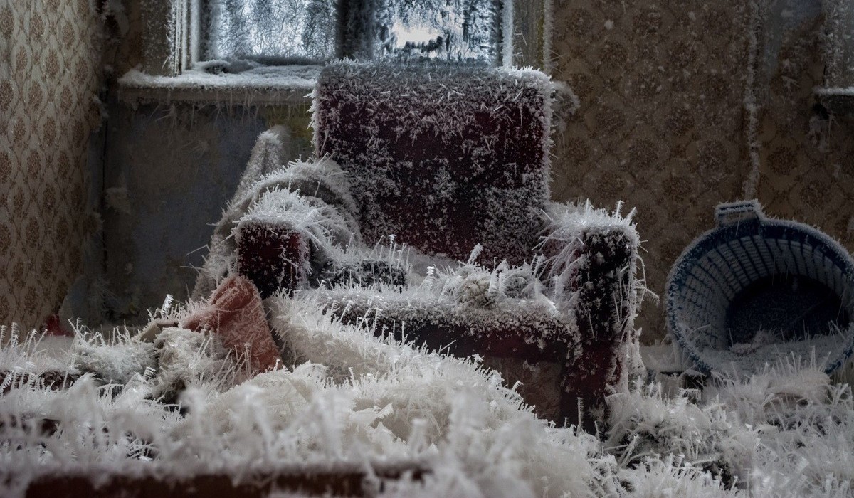 В царстве холода: жители двух домов в Челябинске замерзают без нормального отопления 