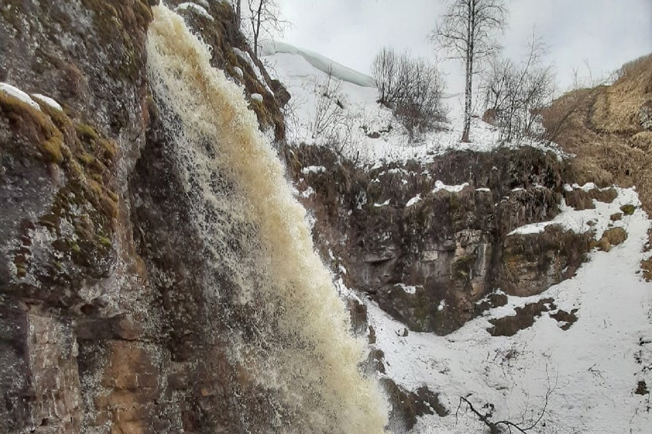 Челябинские водопады. Водопад Сатка Челябинская область. Сухие водопады Челябинская область. Притесы Челябинская область Сатка сухие водопады. Айские притесы водопад.