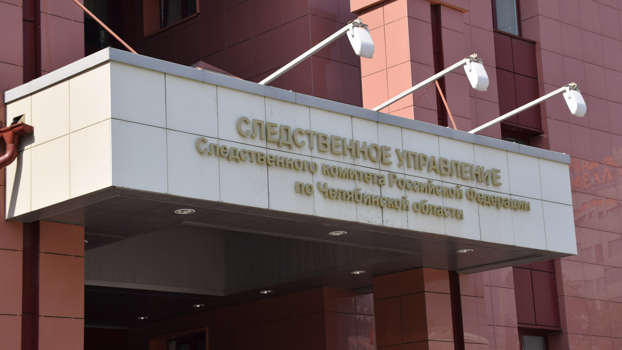 СК расследует двойное убийство в подъезде дома в Челябинске