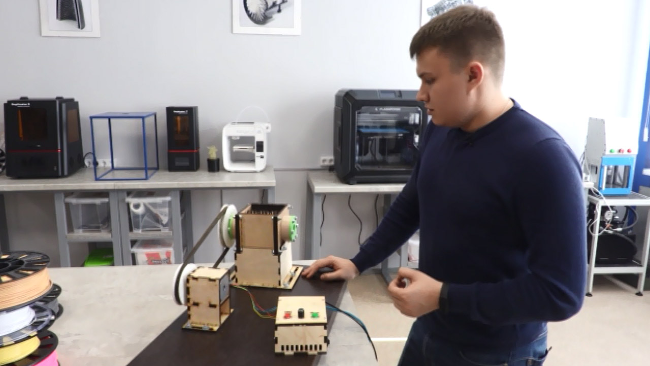 Студент из Челябинска создает из пластиковых отходов проволоку для 3D-принтеров