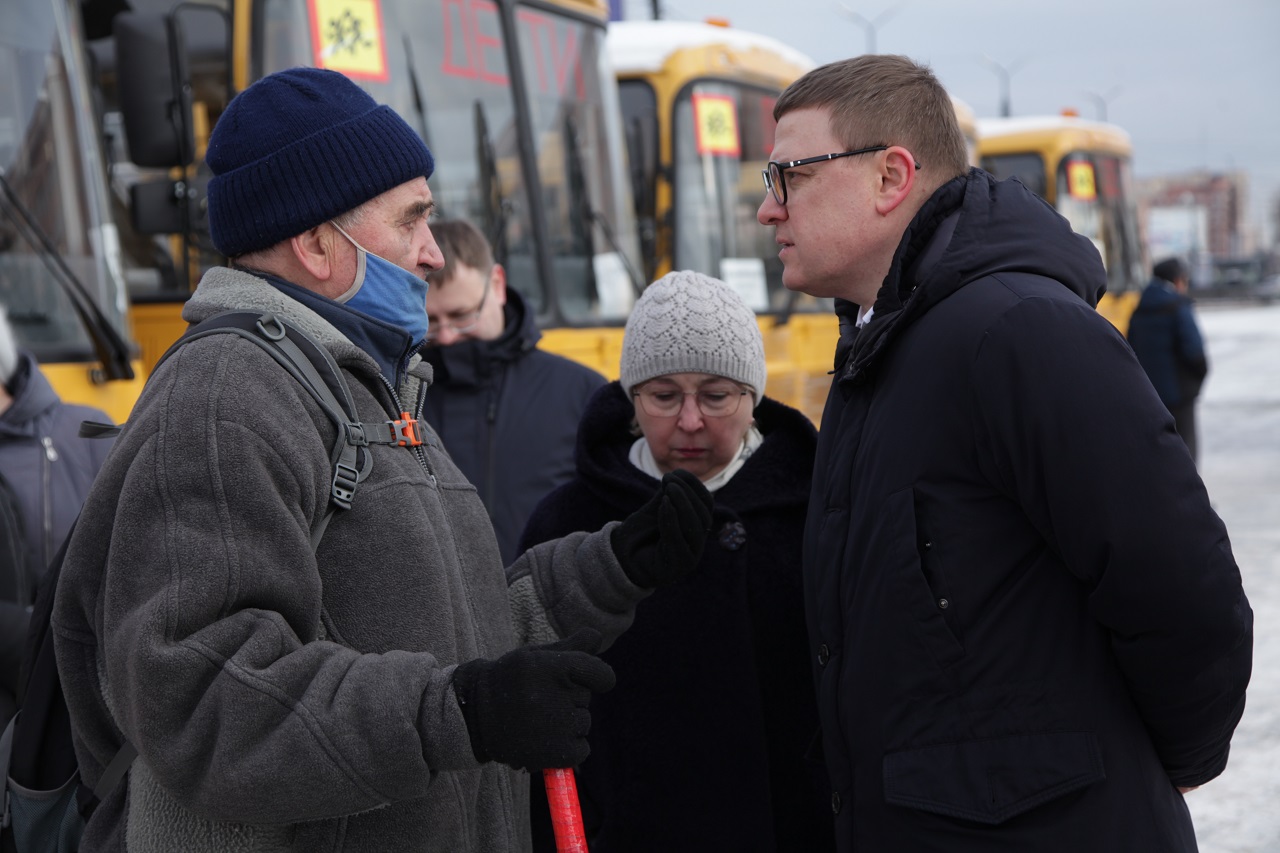 Губернатор Текслер вручил новые автобусы для школ Челябинской области