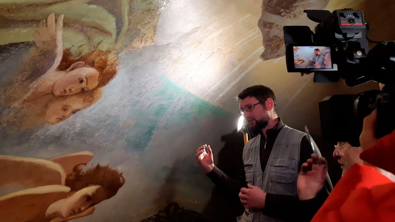 Вековые фрески, колокольня и мозаика: как реставрируют храм Александра Невского