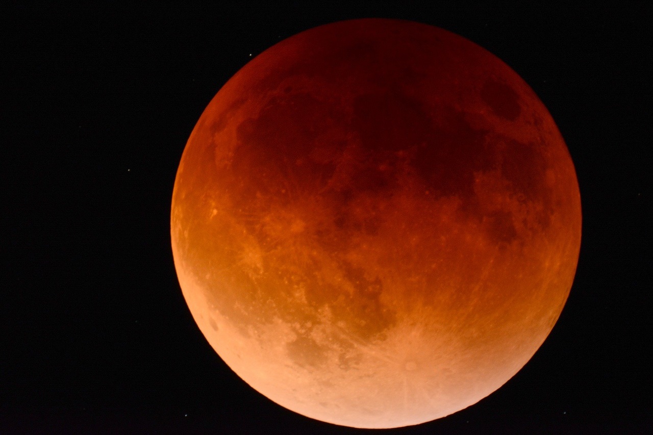 Начинается самое долгое за 500 лет лунное затмение 