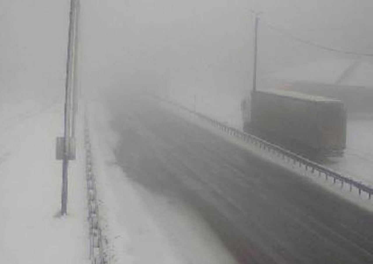 Трассы в горах Челябинской области занесло снегом