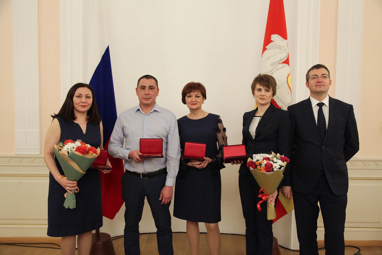 Губернатор Челябинской области наградил многодетных матерей и медиков