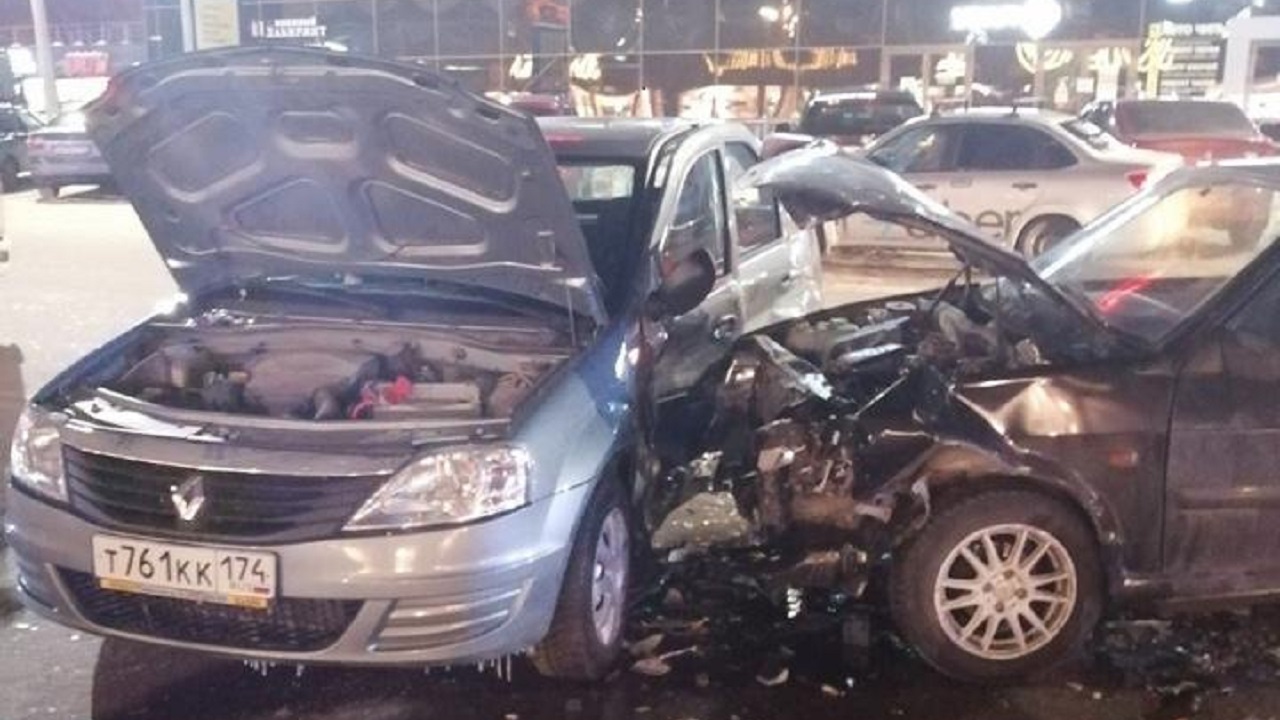 Три автомобиля столкнулись в Челябинске, есть пострадавший