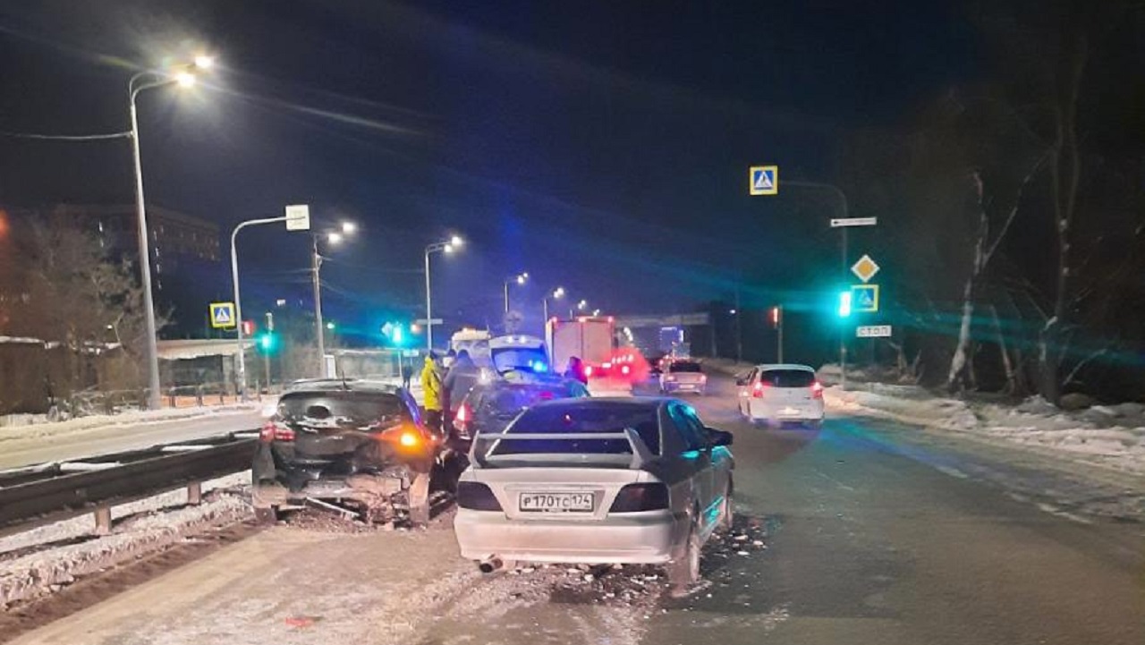 Три автомобиля столкнулись в Челябинске, есть пострадавший