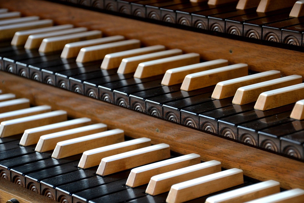 Под звуки органа: музыканты почтили память жертв трагедии в Магнитогорске