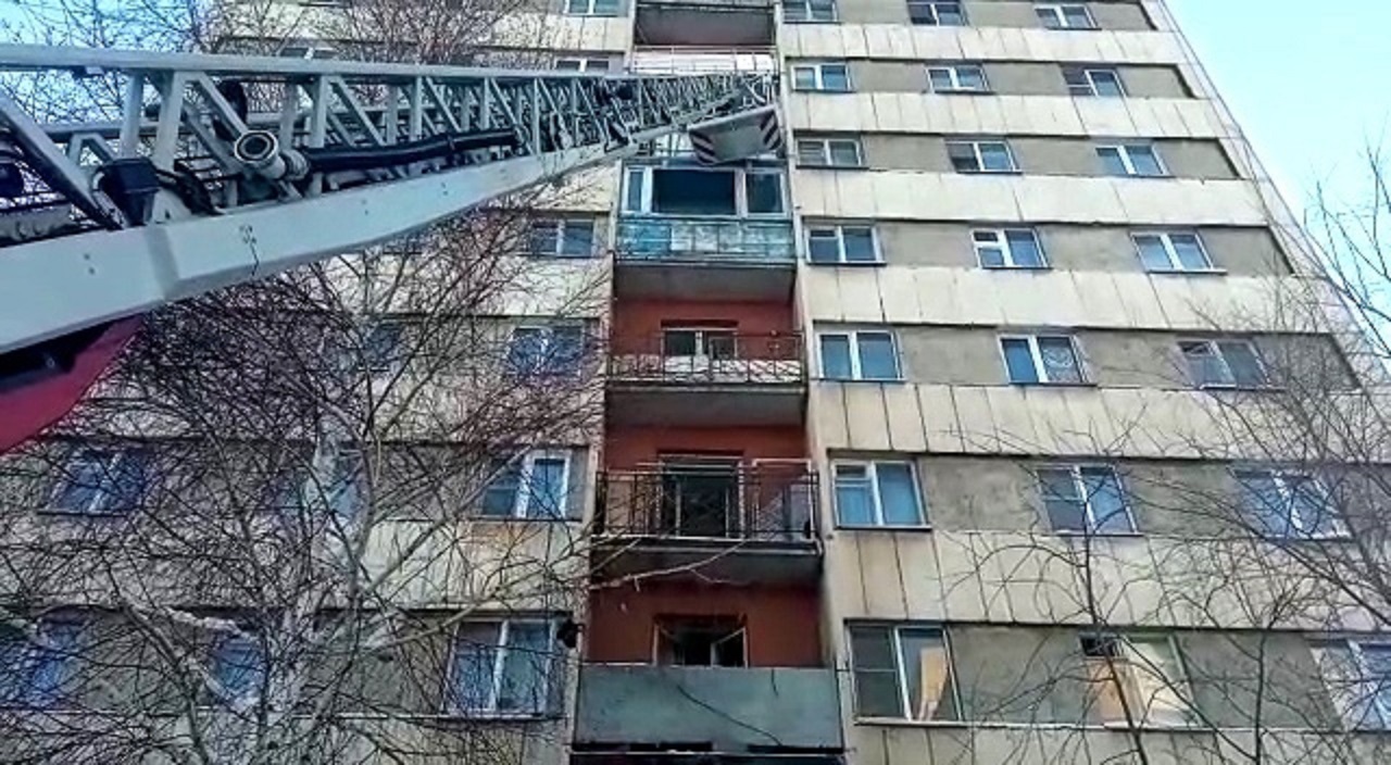 Спасли 45 человек: многоэтажка загорелась в Магнитогорске Спасли 45 человек: многоэтажка загорелась в Магнитогорске