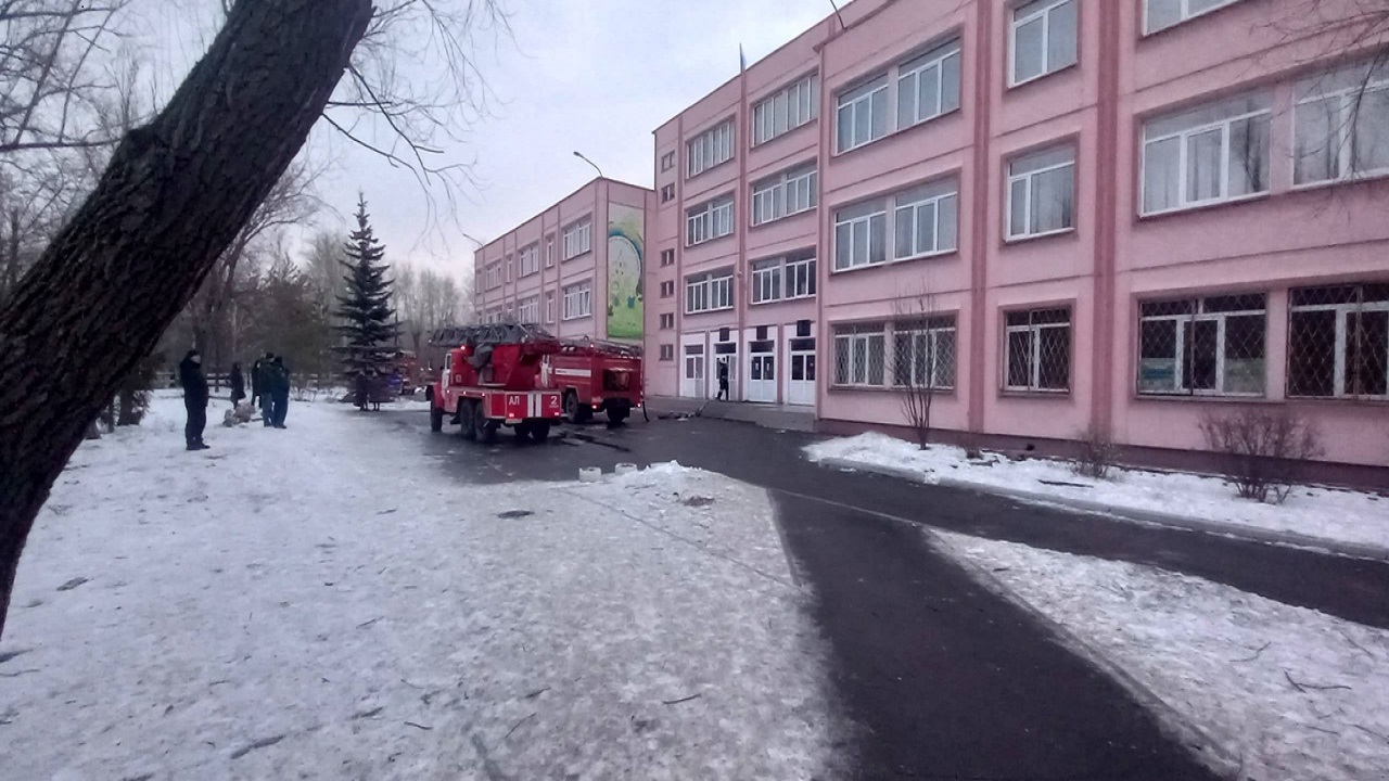 Из челябинской школы эвакуировали 680 человек