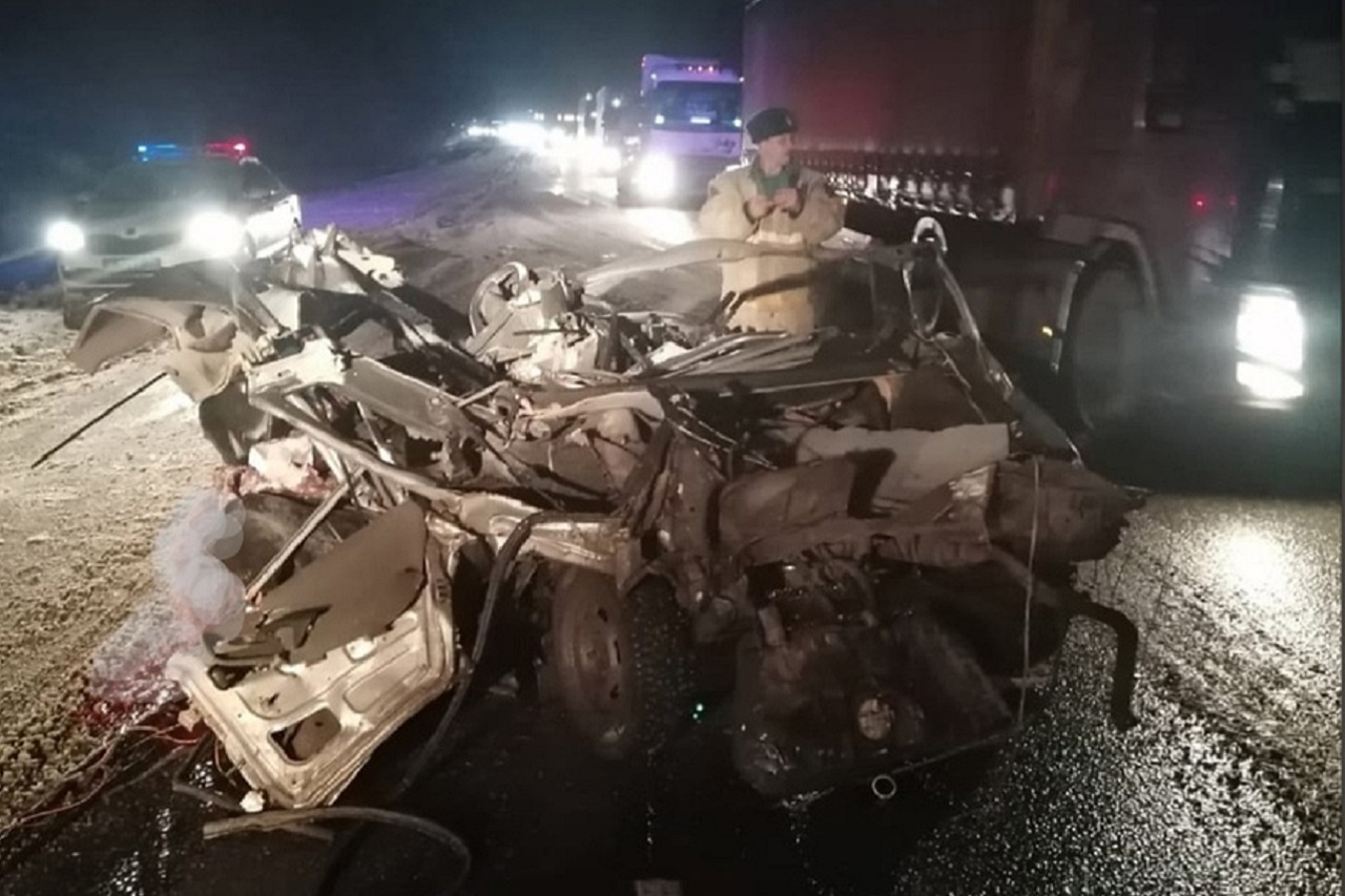 Автомобиль разорвало на части: в ДТП в Челябинской области погибли 2 человека