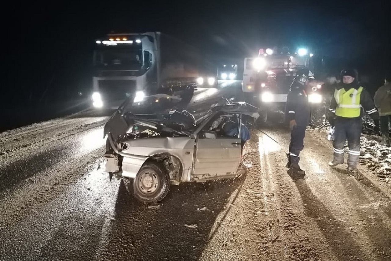 Автомобиль разорвало на части: в ДТП в Челябинской области погибли 2 человека