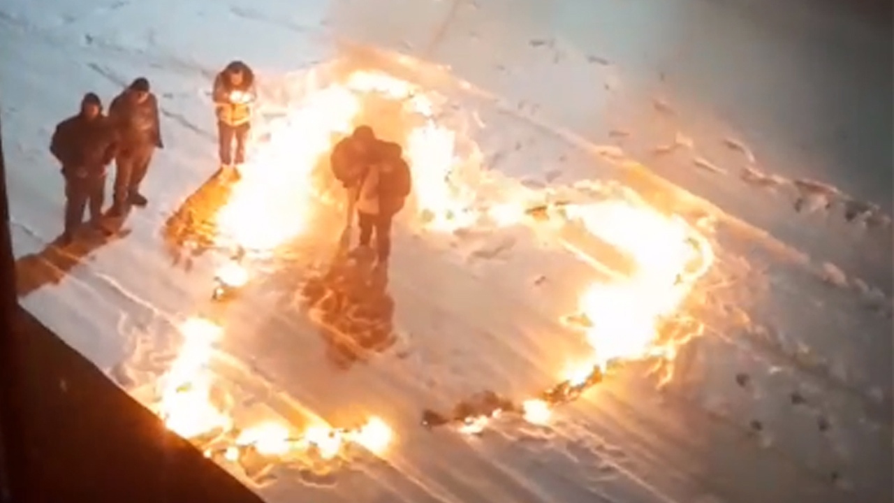 Огненное шоу под окнами роддома устроил молодой отец из Челябинской области