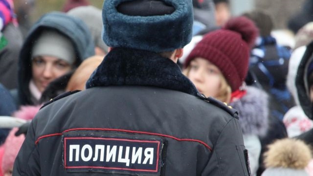 Девушку со шрамом на щеке ищут в Челябинске