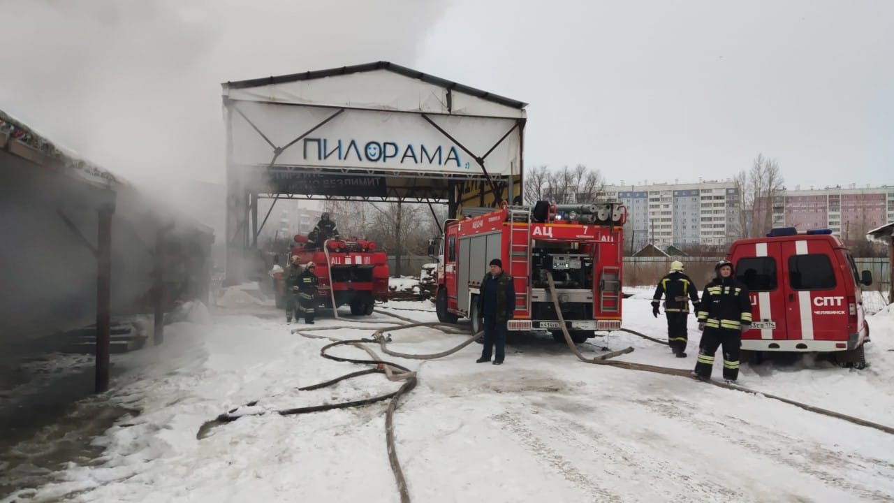 Цех по переработке древесины загорелся в Челябинске ВИДЕО