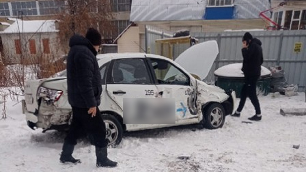 Таксист протаранил автобус в Челябинской области