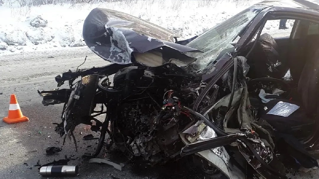 В лобовом ДТП на трассе в Челябинской области пострадали люди В лобовом ДТП на трассе в Челябинской области пострадали люди