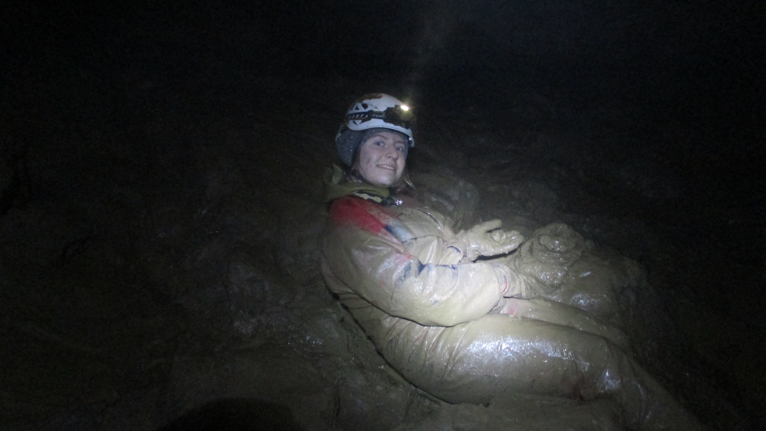 В Челябинской области диггеры исследовали подземную реку ВИДЕО 