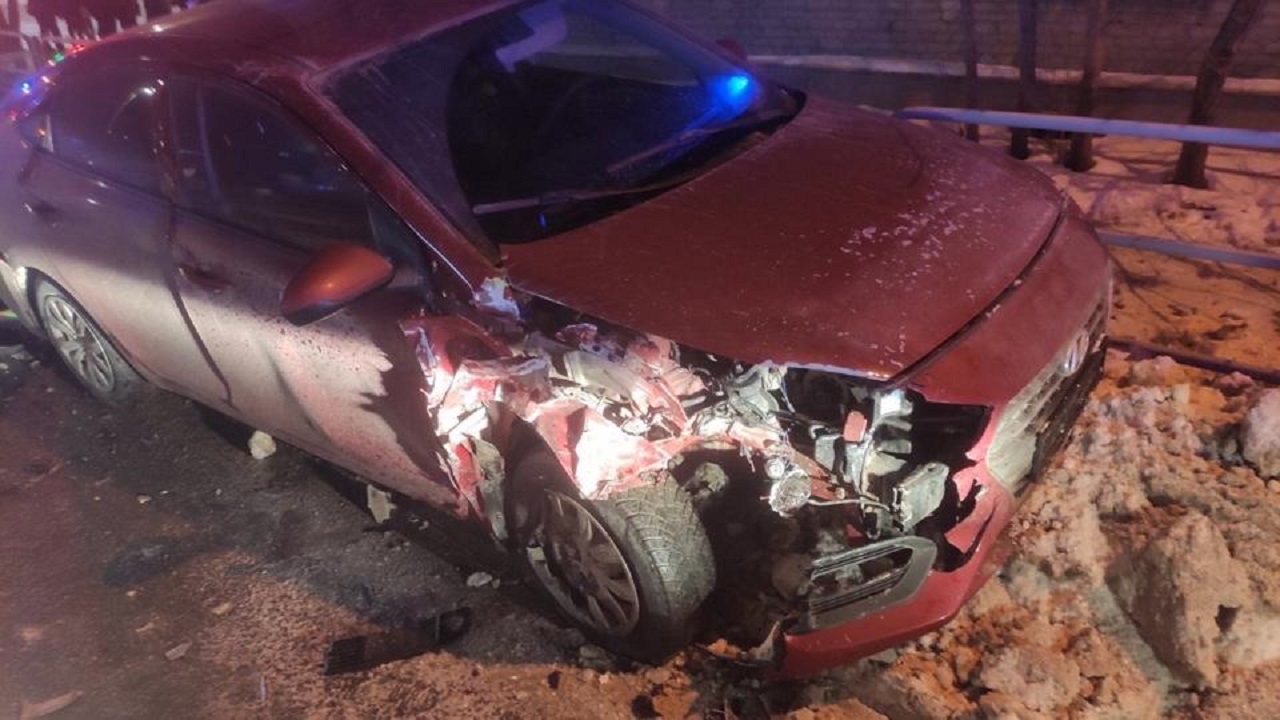 Налетел на сугроб: водитель пострадал в ДТП в Челябинске
