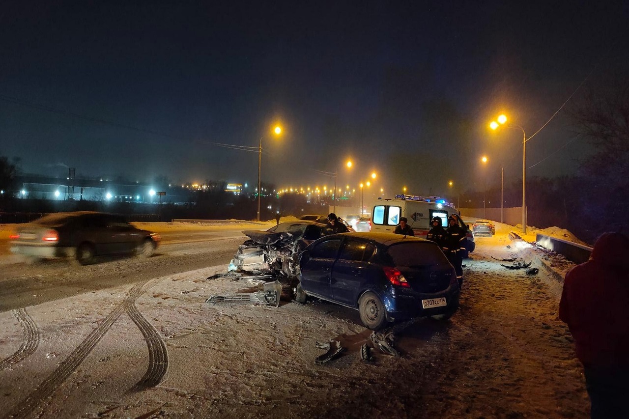 Кузов всмятку: водитель пострадал в тройном ДТП в Челябинске