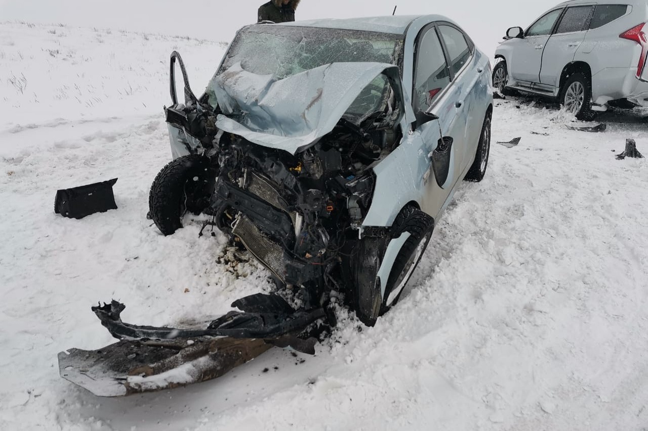 В лобовом ДТП на трассе в Челябинской области погиб пассажир