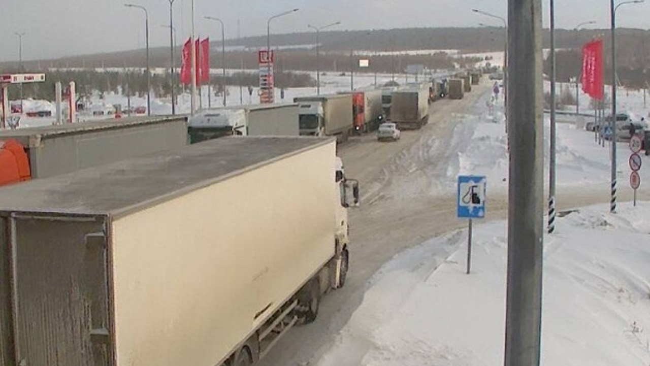 Многокилометровая пробка сковала трассу М5 в Челябинской области