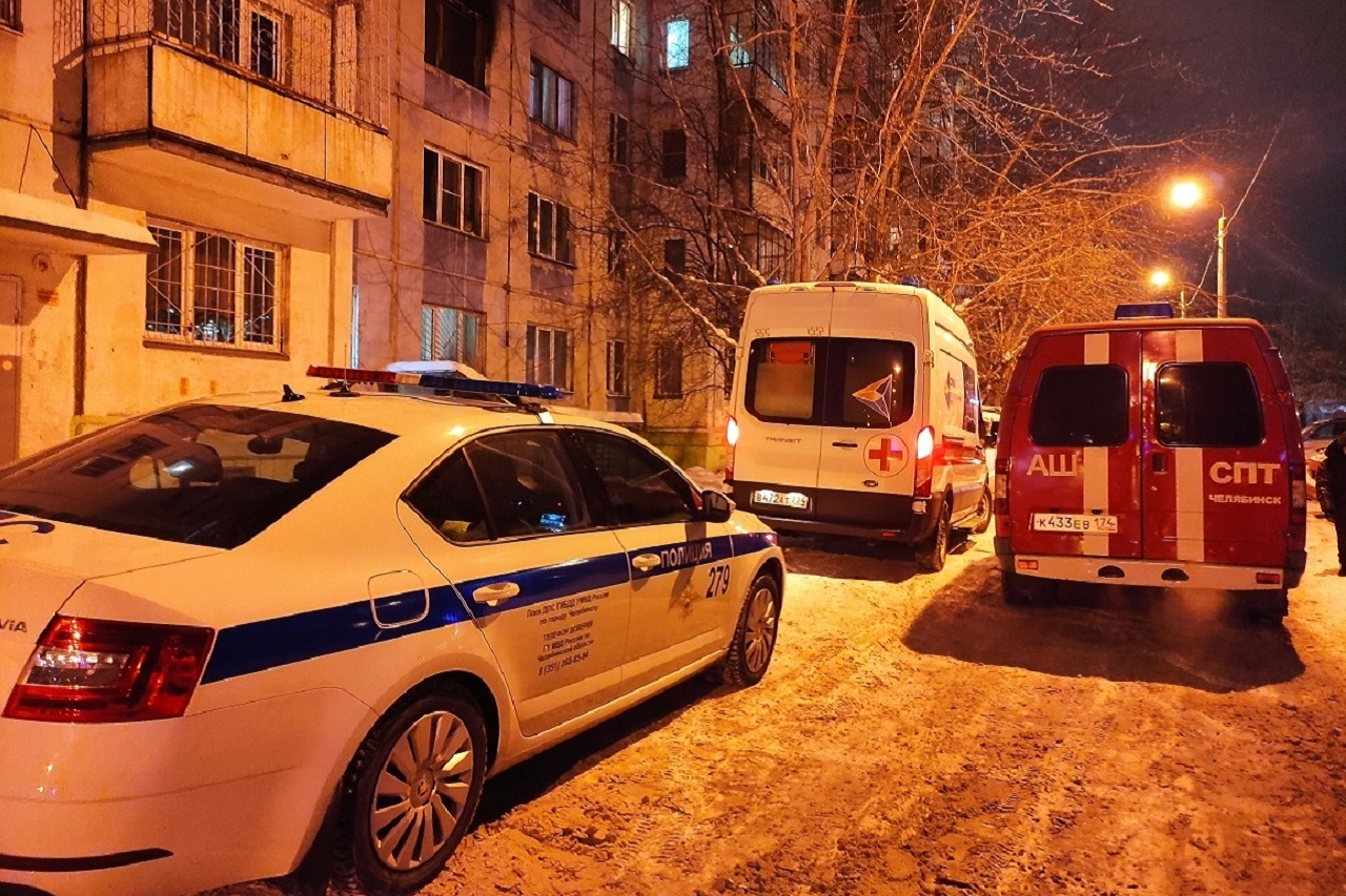Во время пожара в квартире в Челябинске погибли 3 человека Во время пожара в квартире в Челябинске погибли 3 человека