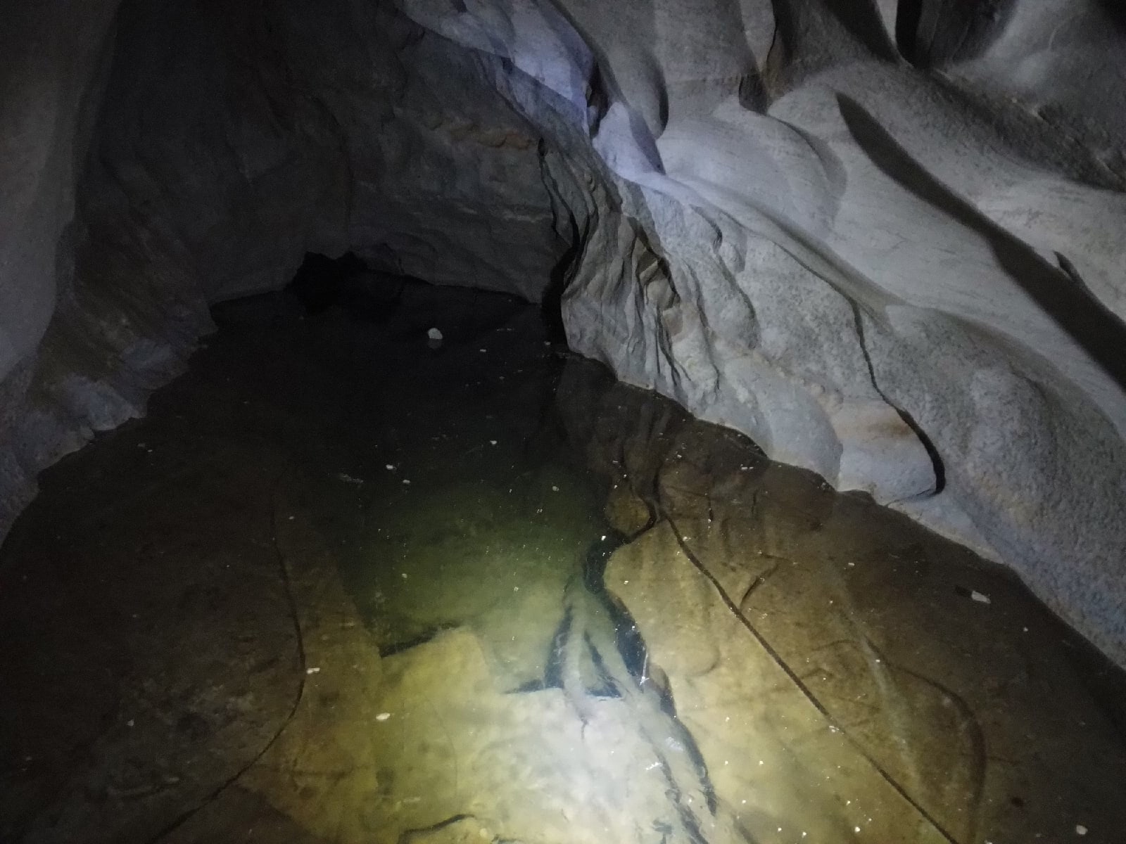 В Челябинской области диггеры исследовали подземную реку ВИДЕО 