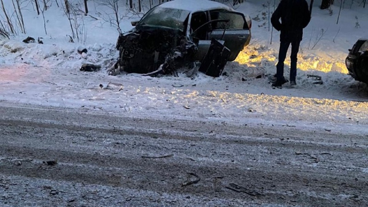 В лобовом ДТП на трассе в Челябинской области погиб водитель