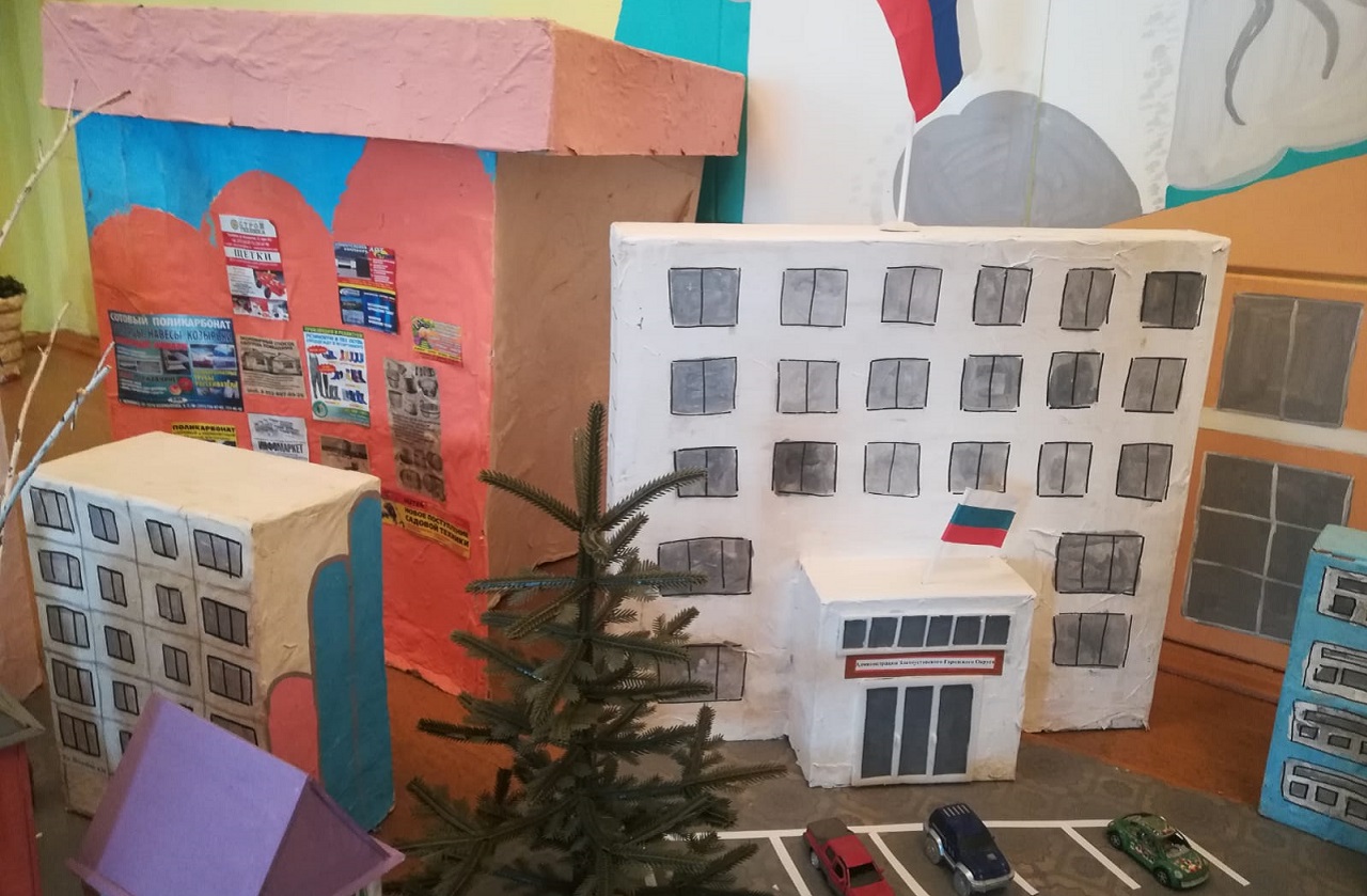 Улицы из картона: школьники из Златоуста создали миниатюрную копию города Улицы из картона: школьники из Златоуста создали миниатюрную копию города