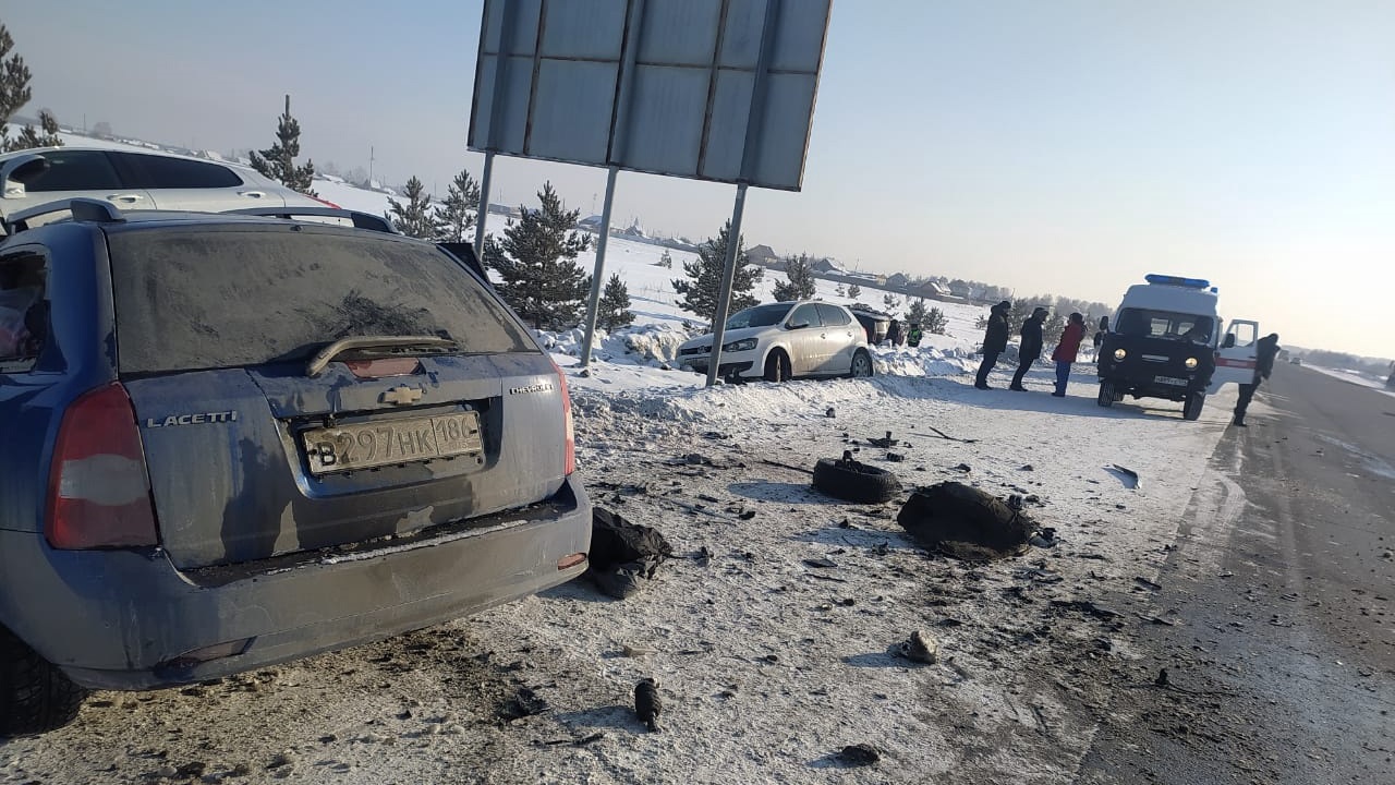 Парень с девушкой погибли на трассе в Челябинской области: ДТП с 4 автомобилями Парень с девушкой погибли на трассе в Челябинской области: ДТП с 4 автомобилями