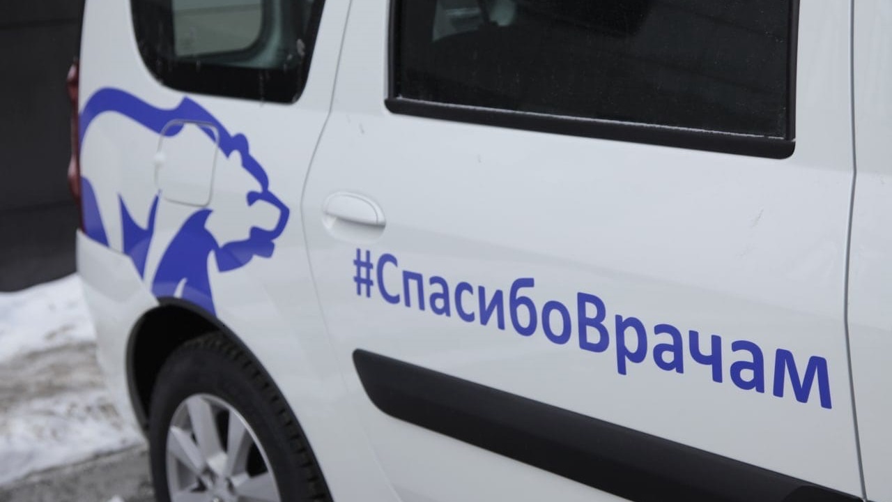 Новые машины неотложной помощи поступили в детские поликлиники Челябинска