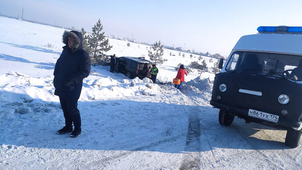 Парень с девушкой погибли на трассе в Челябинской области: ДТП с 4 автомобилями