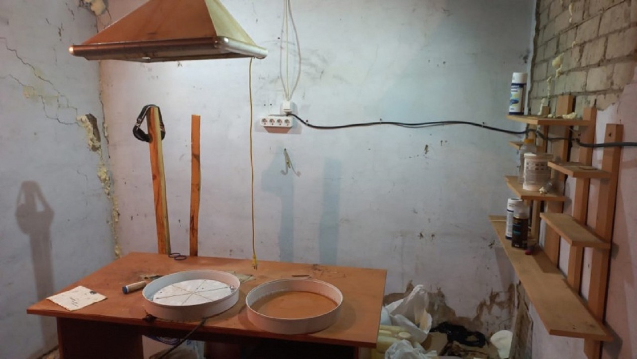 Гараж-нарколабораторию нашли в Челябинской области