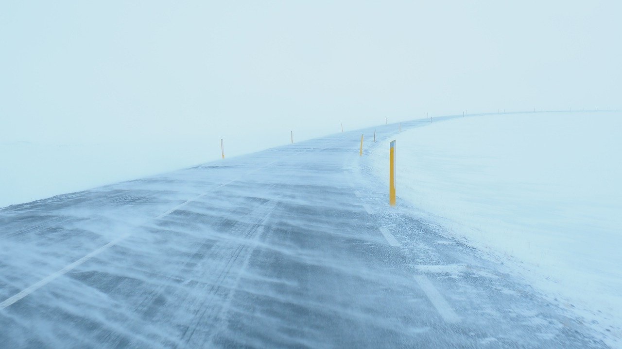 Погода в Челябинской области: на регион обрушатся метели и гололед