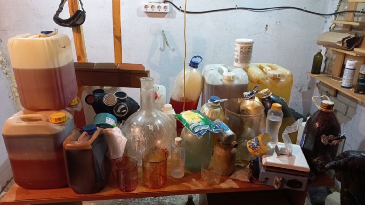 Гараж-нарколабораторию нашли в Челябинской области