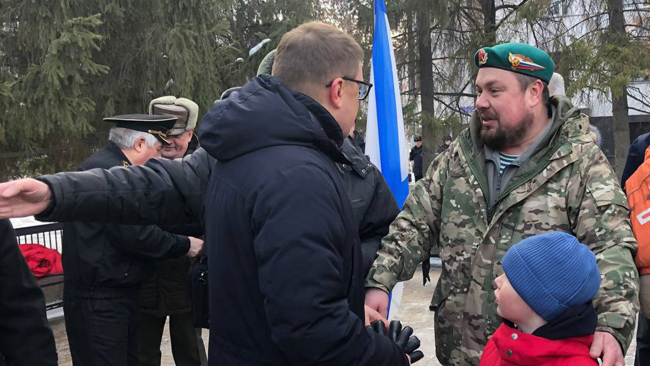 В День защитника Отечества в Челябинске возложили цветы к Вечному огню