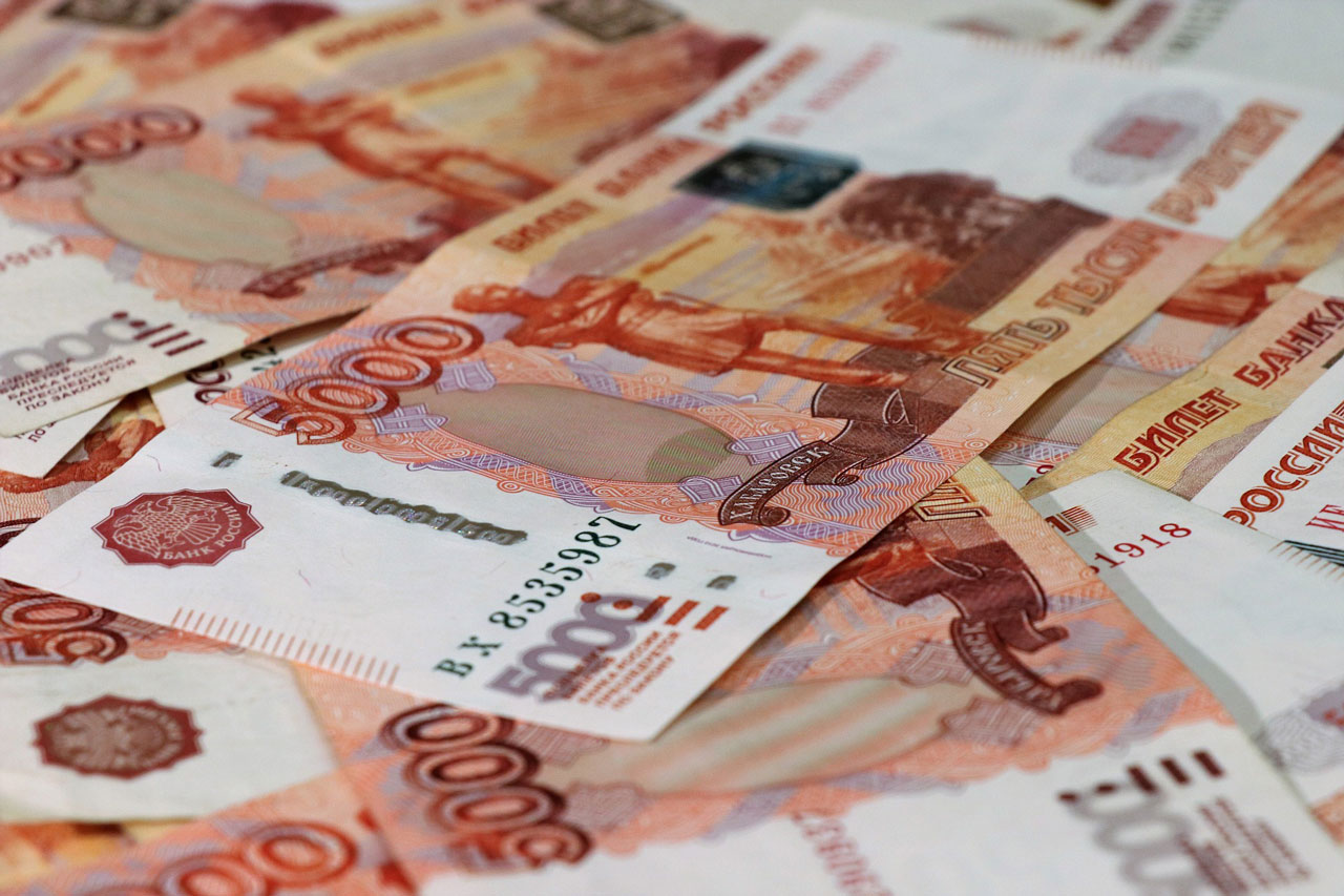В Челябинской области ниже всех: эксперты сравнили зарплаты на Урале