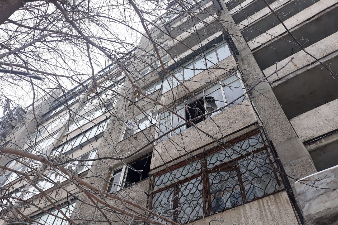 Спасший девочку из горящей квартиры магнитогорец рассказал подробности ЧП Спасший девочку из горящей квартиры магнитогорец рассказал подробности ЧП