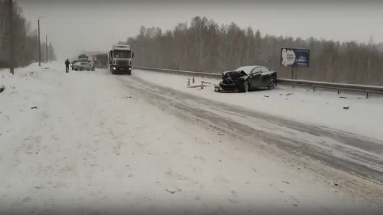 В массовом ДТП в Челябинской области разбились 6 автомобилей ВИДЕО В массовом ДТП в Челябинской области разбились 6 автомобилей ВИДЕО