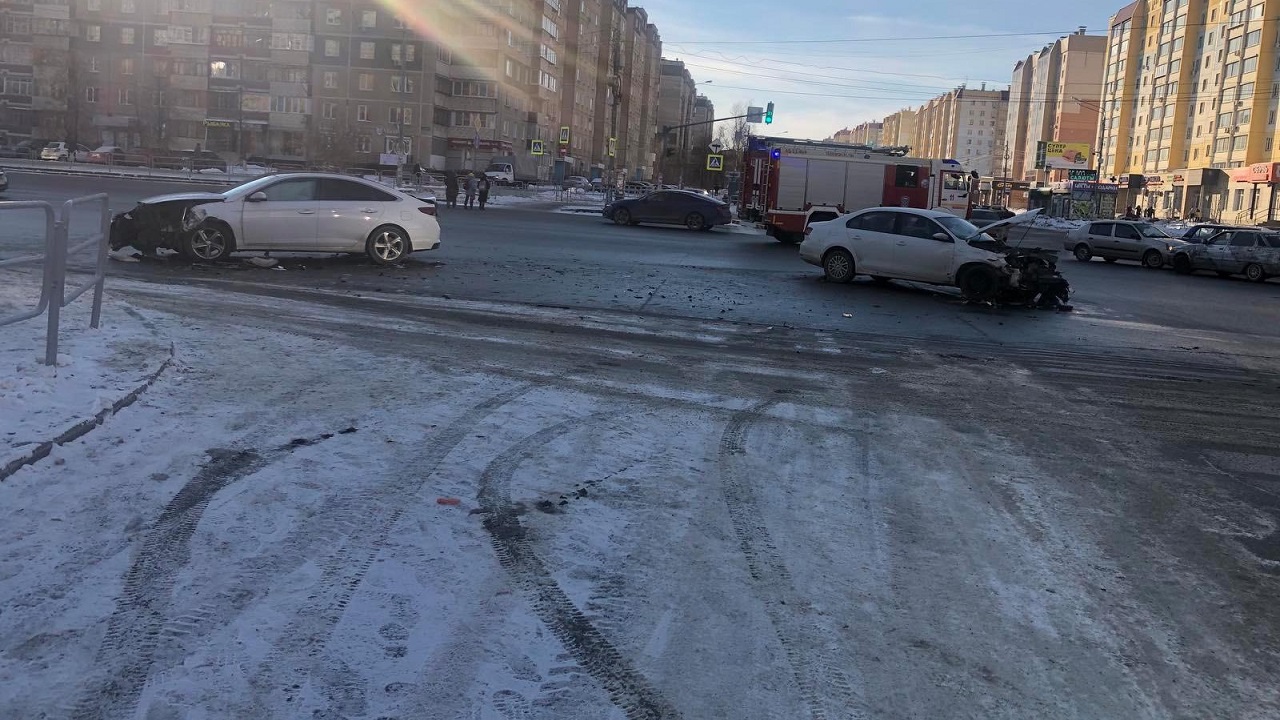 Жесткое лобовое ДТП с пострадавшим произошло в Челябинске