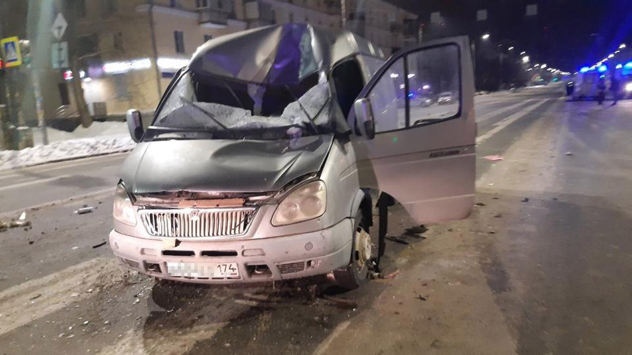 В массовом ДТП со скорой в Челябинске пострадали 3 человека
