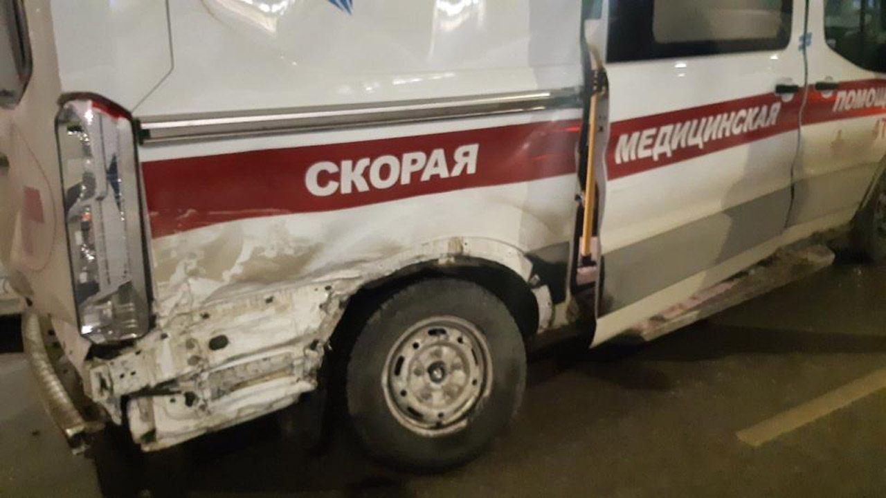 В массовом ДТП со скорой в Челябинске пострадали 3 человека