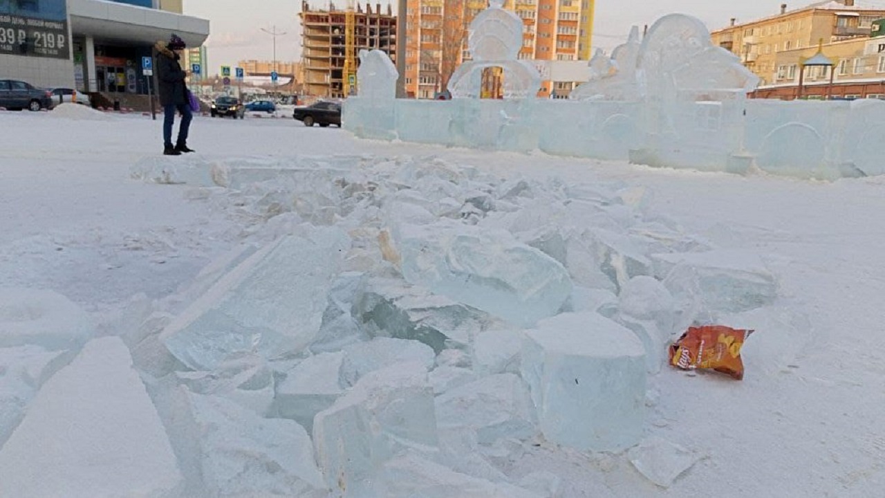 Вандалы разгромили ледовый городок в Копейске 