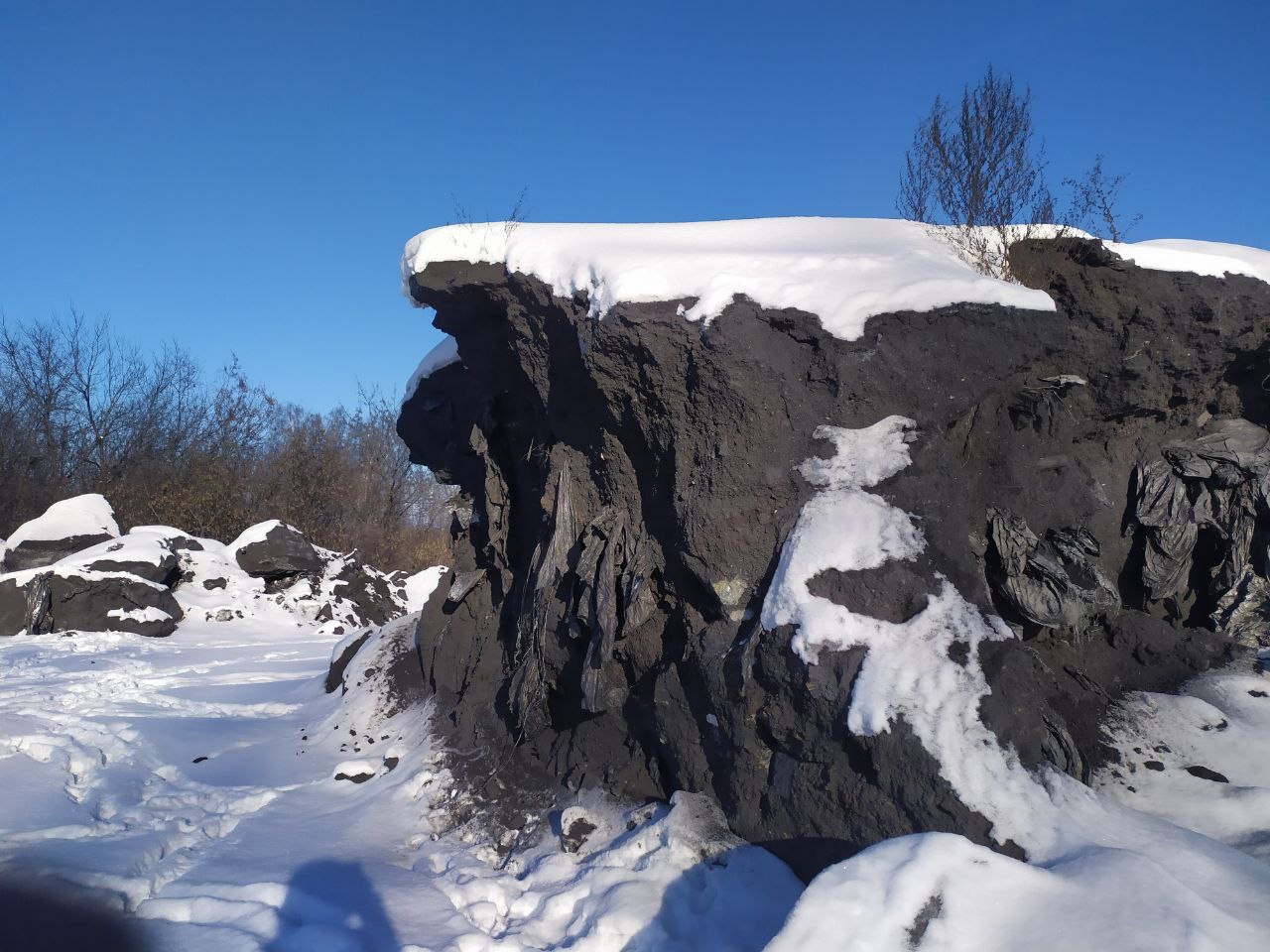 Жители Муслюмово жалуются, что соседнее предприятие травит их графитной пылью